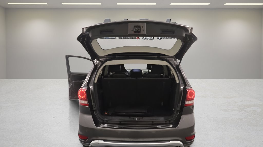 Used 2020 Dodge Journey Crossroad FWD image 13