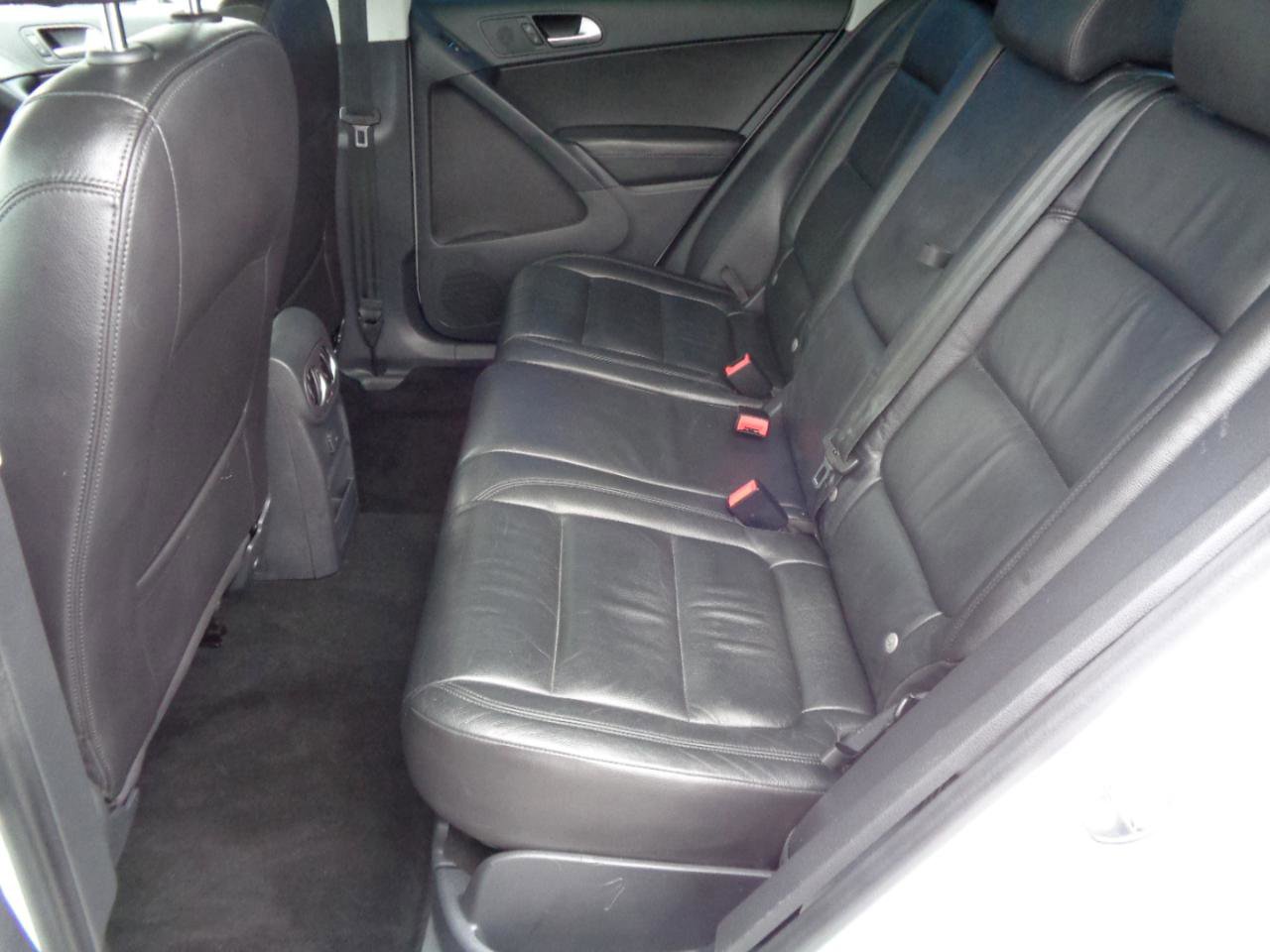 Used 2017 Volkswagen Tiguan Sport image 25