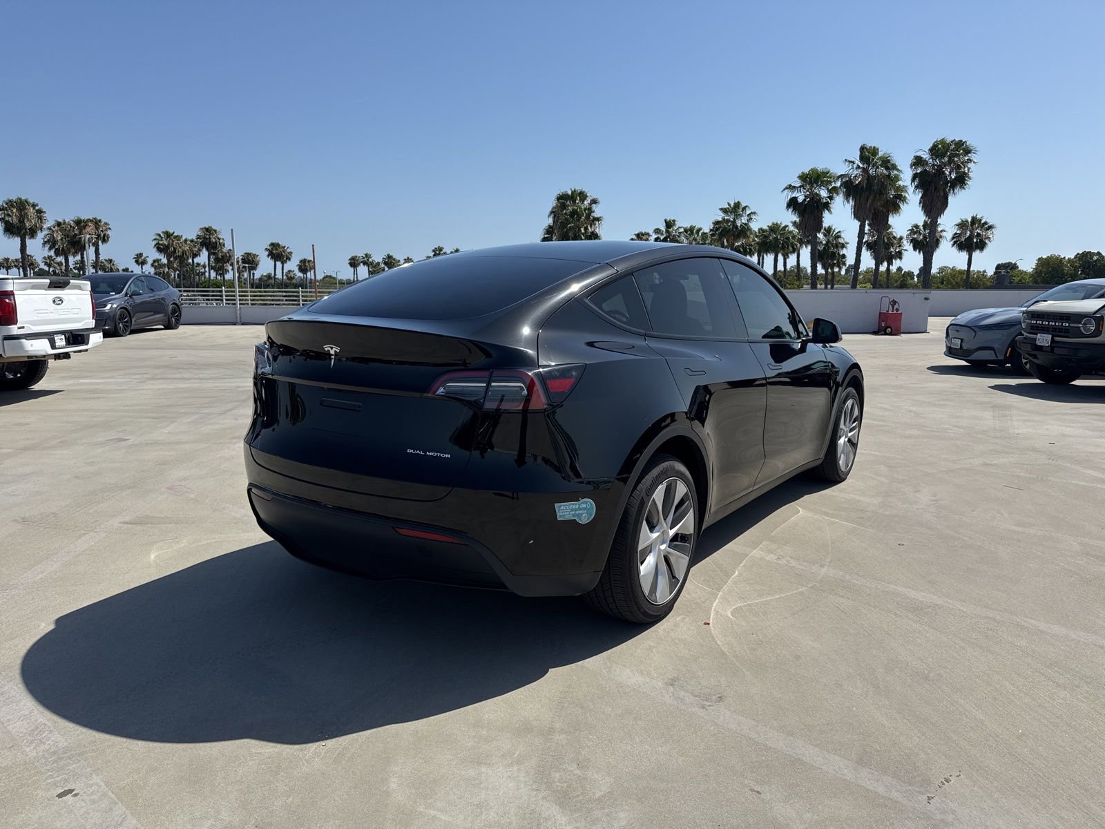 Used 2023 Tesla Model Y AWD image 3