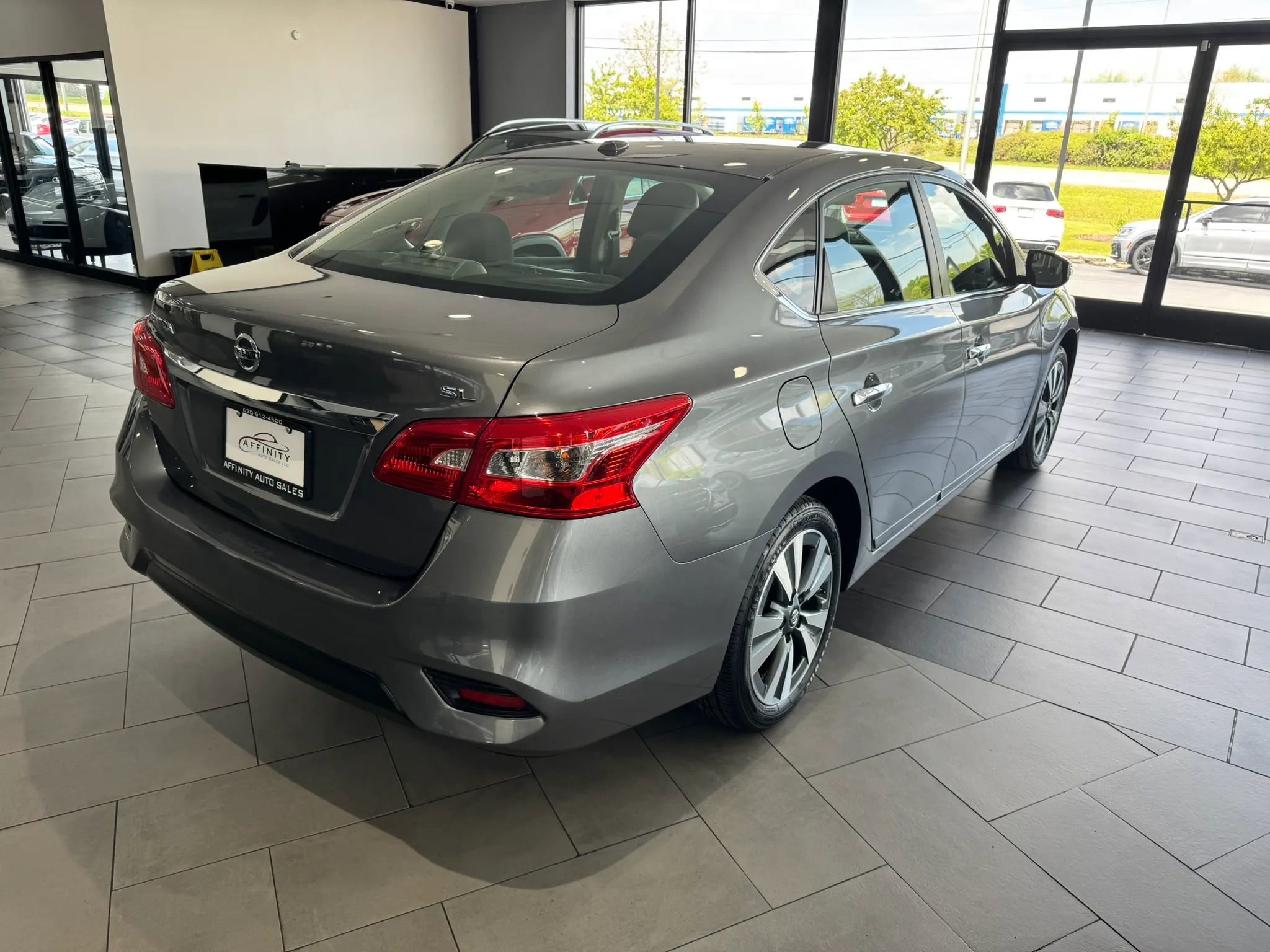 Used 2016 Nissan Sentra SL w/ SL Premium Package FWD image 5