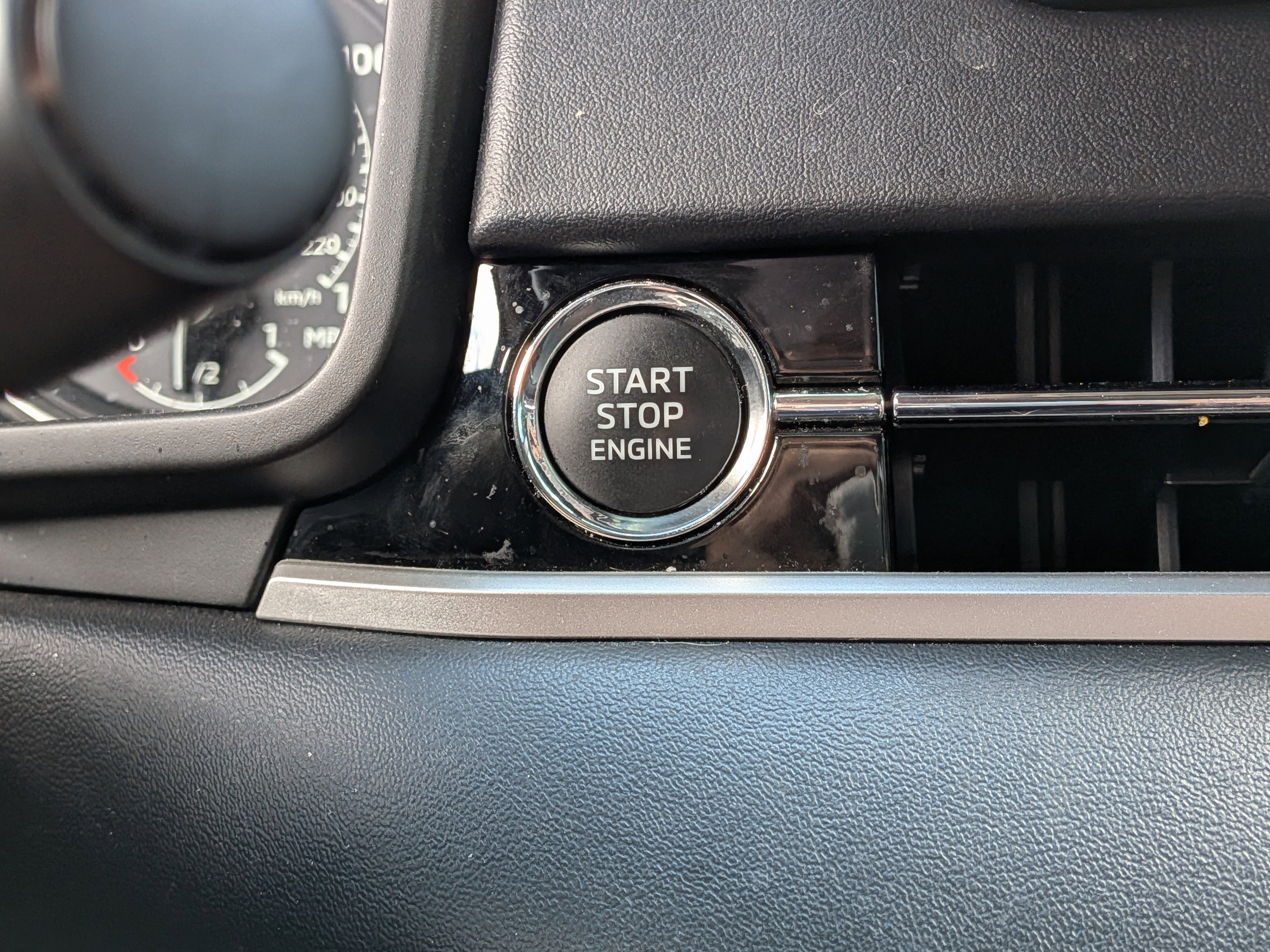 Used 2022 Mitsubishi Outlander SE image 29