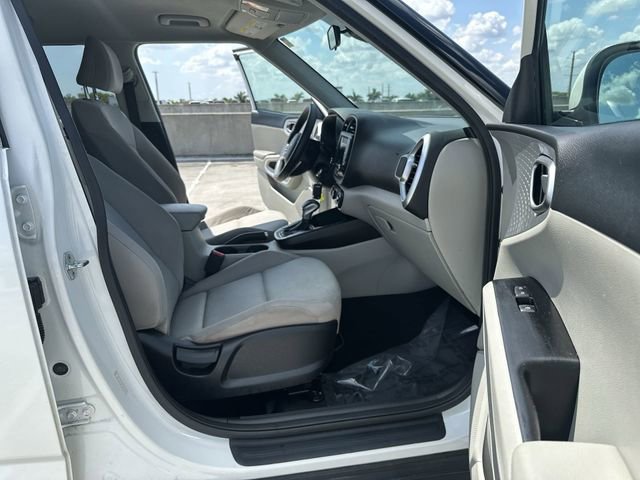 Used 2023 Kia Soul LX image 29