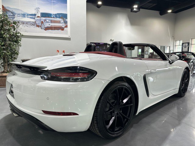 Used 2017 Porsche 718 Boxster RWD image 18
