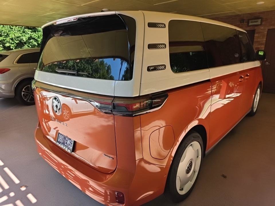 Used 2025 Volkswagen ID. Buzz 1st Edition AWD/4WD image 10