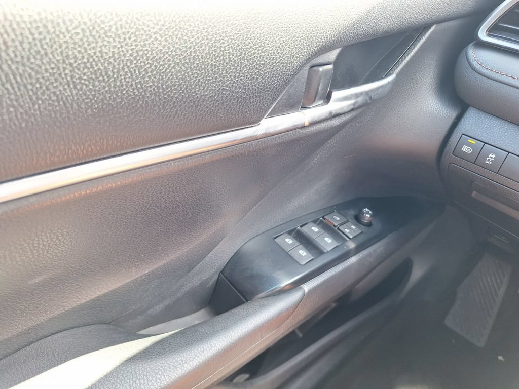 Used 2019 Toyota Camry LE w/ Convenience Package FWD image 18