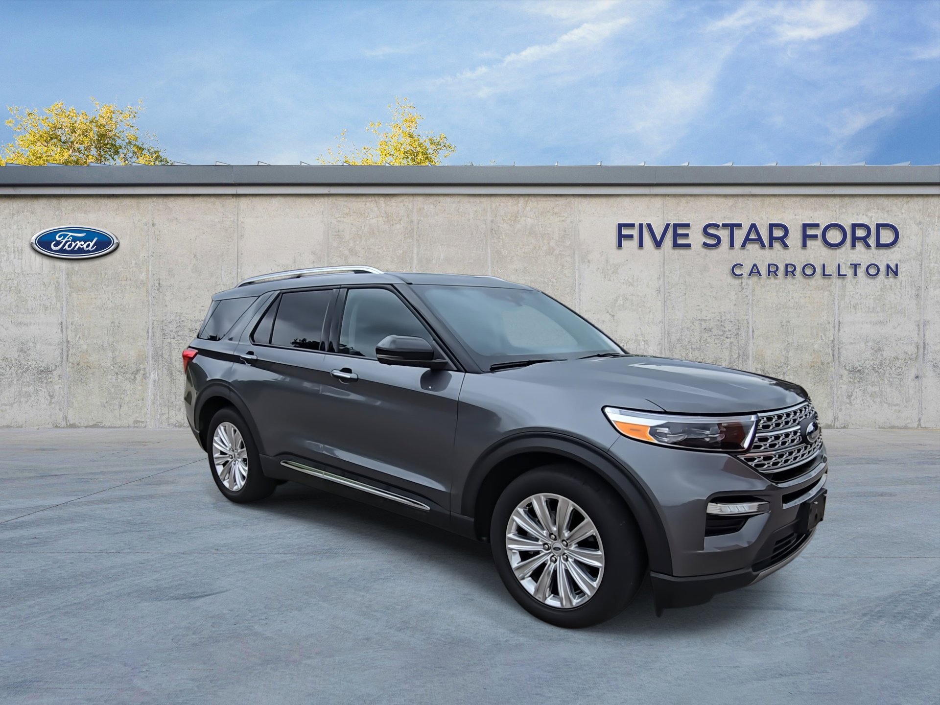 Used 2023 Ford Explorer Limited w/ Limited Technology Package image 2