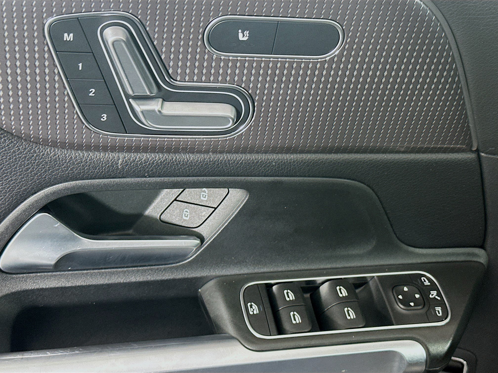 Used 2023 Mercedes-Benz GLB 250 4MATIC image 15