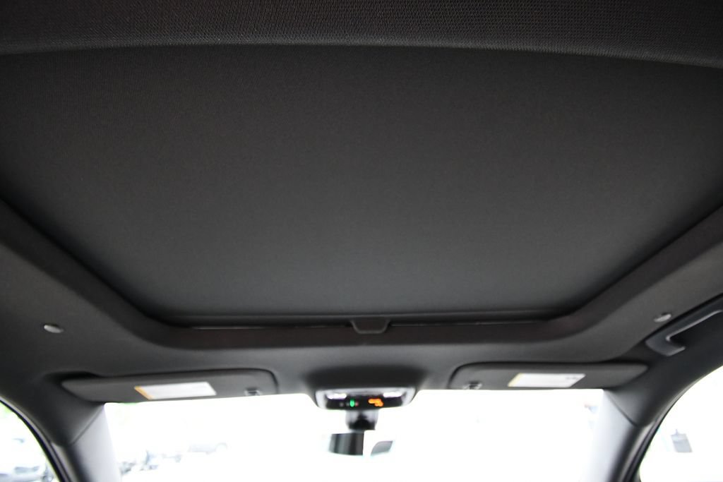 Used 2023 Chevrolet Traverse RS AWD/4WD image 19