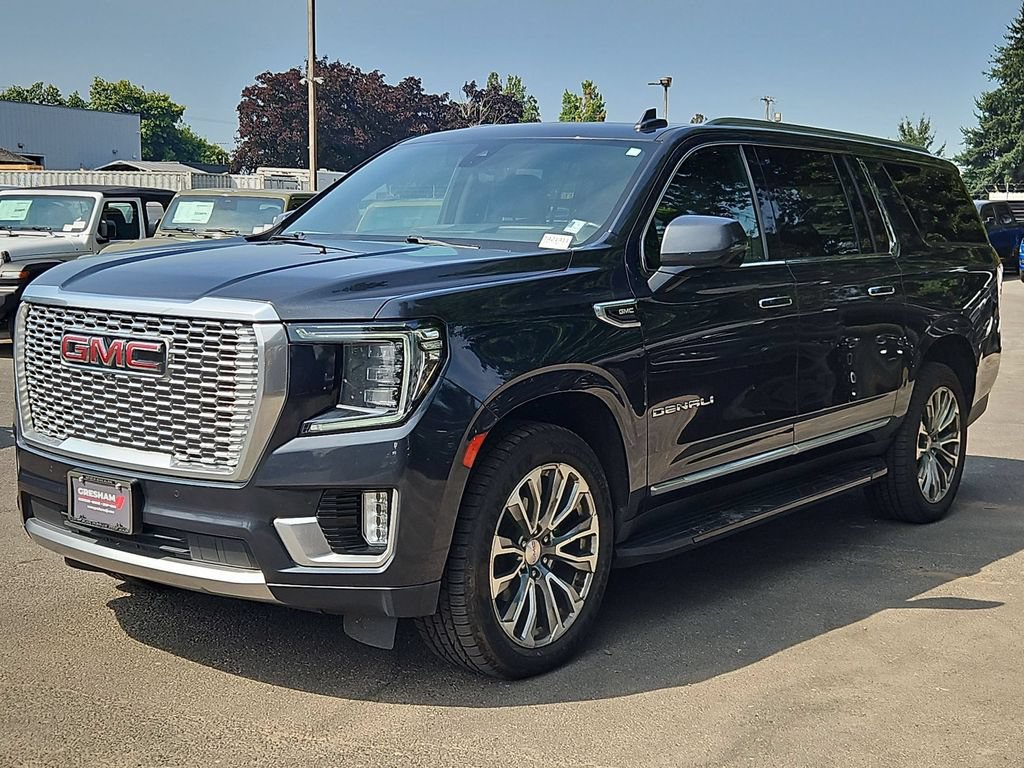 Used 2021 GMC Yukon XL Denali w/ Advanced Technology Package AWD/4WD image 3