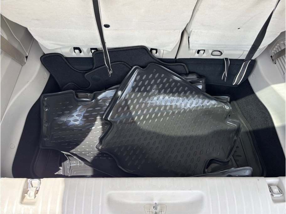 Used 2018 Chrysler Pacifica Touring-L FWD image 42
