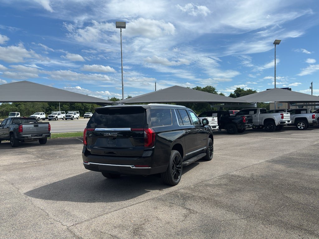 New 2026 GMC Yukon XL Elevation w/ Elevation Premium Package AWD/4WD image 5