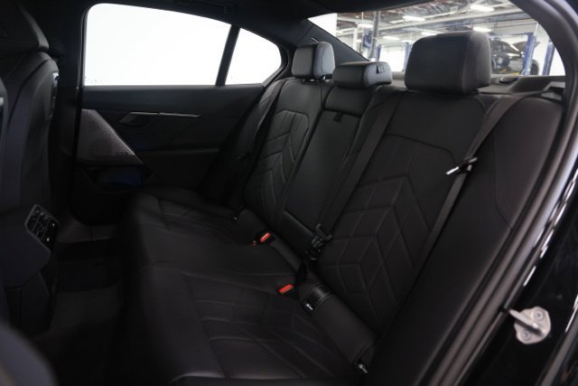 Used 2024 BMW i5 eDrive40i w/ Premium Package RWD image 35