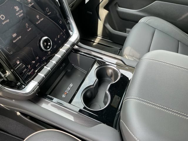 New 2026 GMC Yukon Elevation w/ Elevation Premium Package AWD/4WD image 11