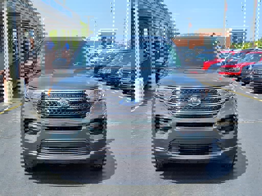 Certified 2023 Ford Explorer XLT image 2