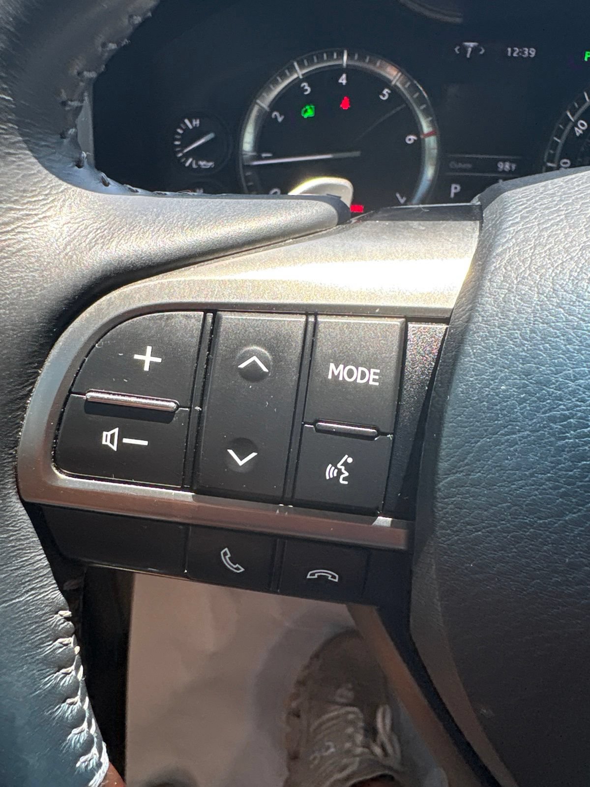 Used 2019 Lexus LX 570 4WD w/ Luxury Package image 22