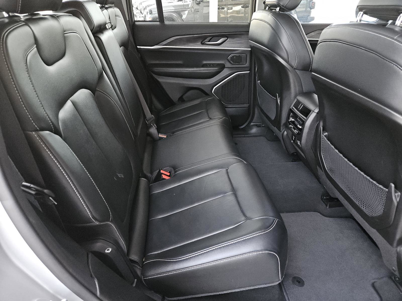 Used 2022 Jeep Grand Cherokee Limited image 34