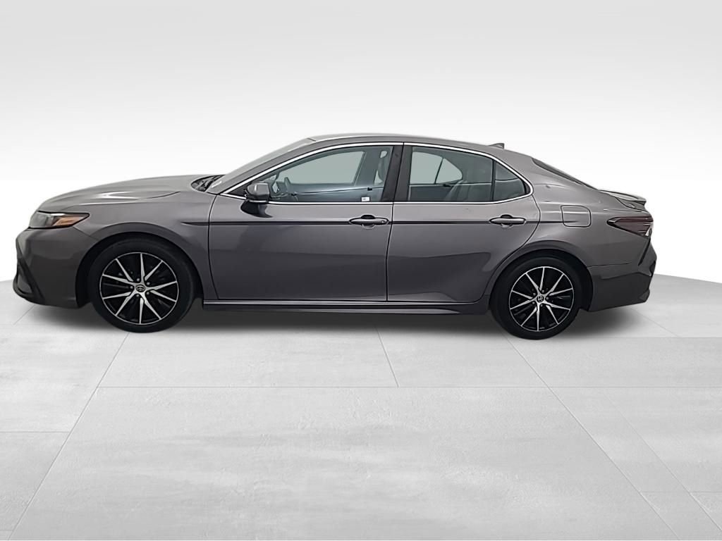 Used 2023 Toyota Camry SE image 7