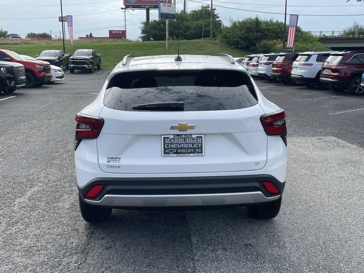 New 2026 Chevrolet Trax LT w/ LT Convenience Package FWD image 5