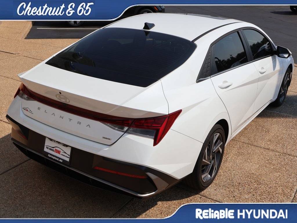 Used 2025 Hyundai Elantra Limited FWD image 6