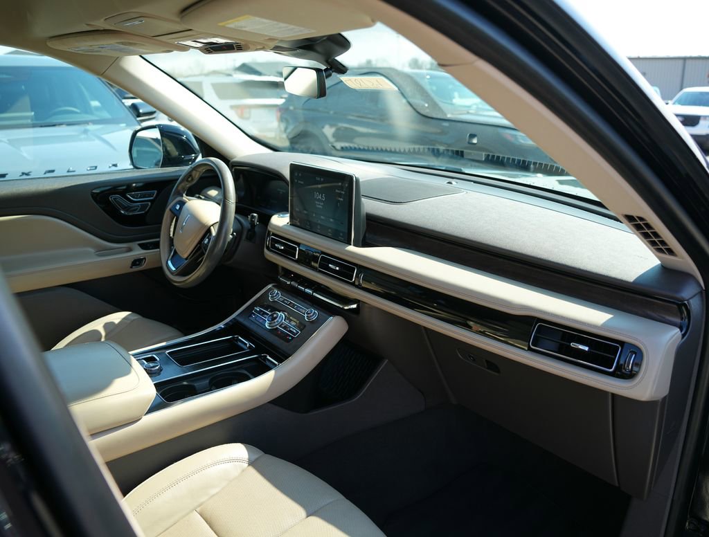 Used 2020 Lincoln Aviator Reserve image 16