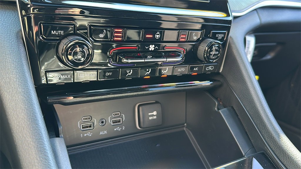 New 2025 Jeep Grand Cherokee Laredo X w/ Luxury Tech Group I image 22