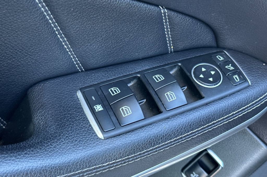 Used 2016 Mercedes-Benz GL 550 4MATIC image 11