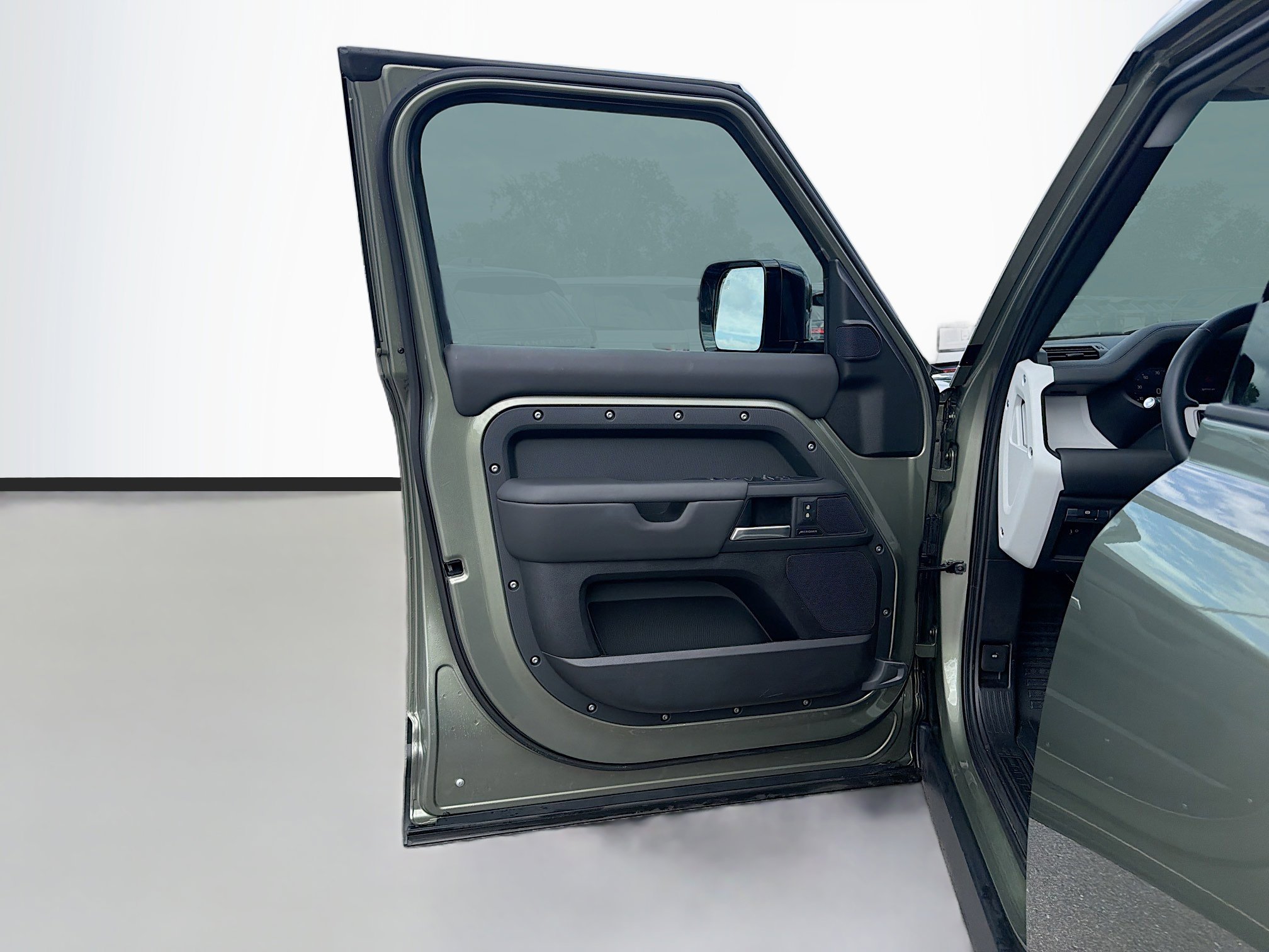 Used 2025 Land Rover Defender 110 S image 22