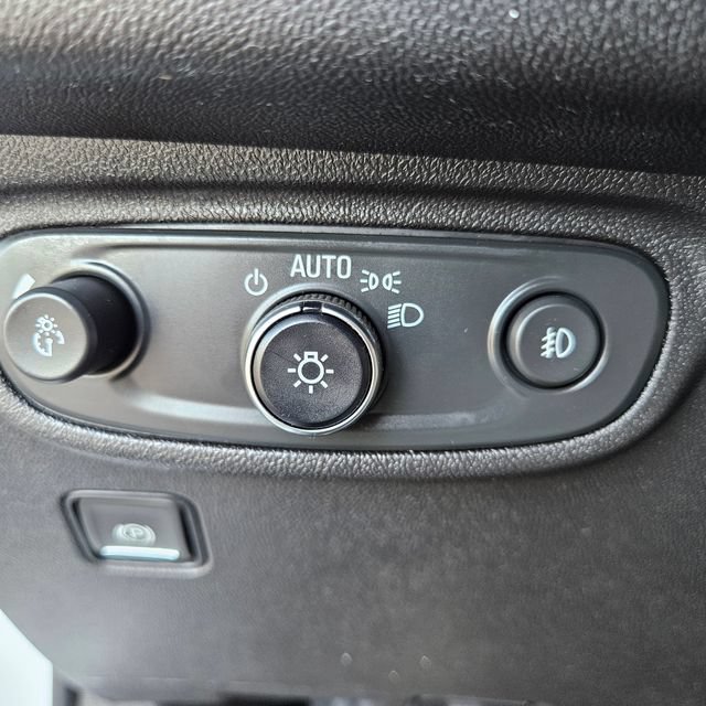 Used 2024 GMC Terrain SLT AWD/4WD image 32