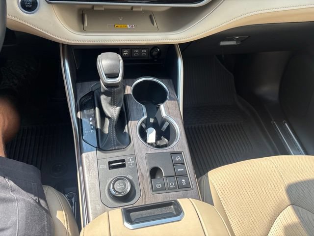 Used 2024 Toyota Highlander Platinum AWD/4WD image 30