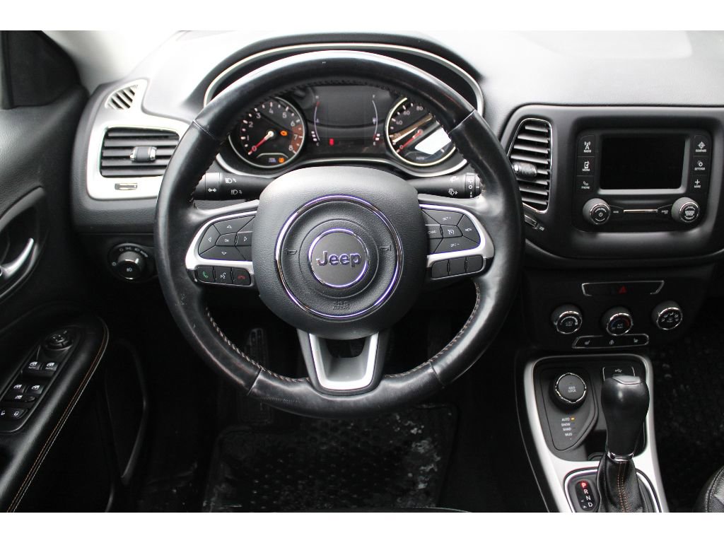 Used 2018 Jeep Compass Latitude w/ Cold Weather Group image 11