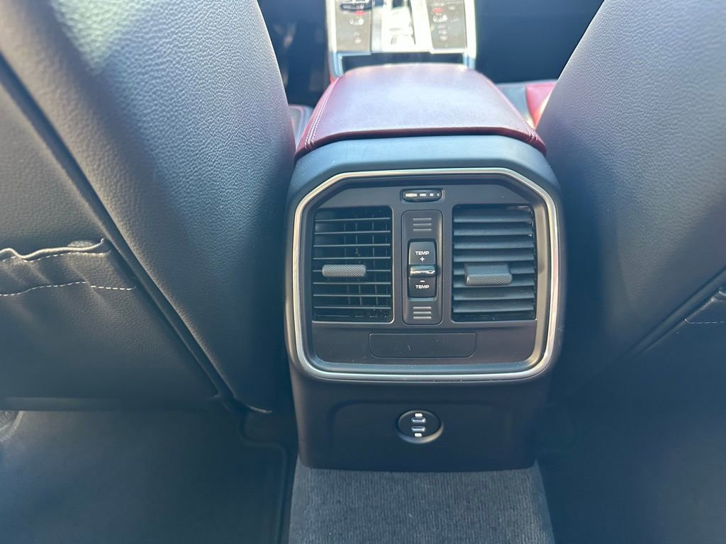 Used 2023 Porsche Macan image 38