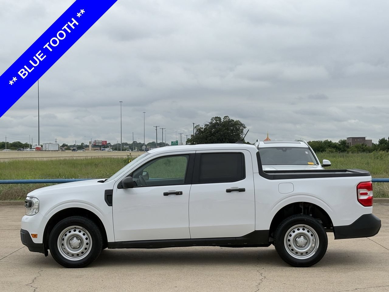 Used 2022 Ford Maverick XL FWD image 3