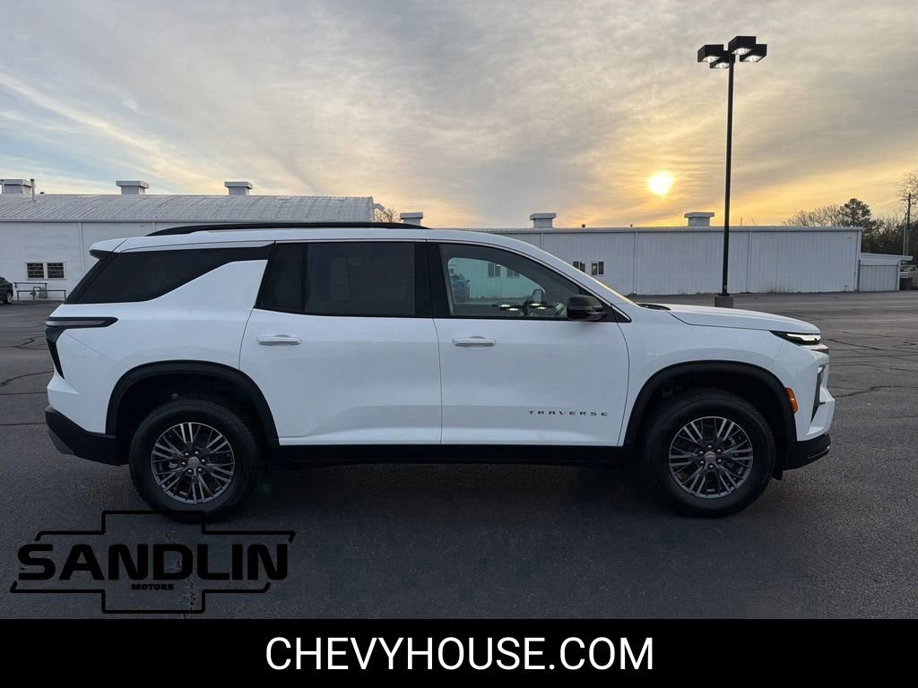 New 2026 Chevrolet Traverse LT FWD image 2