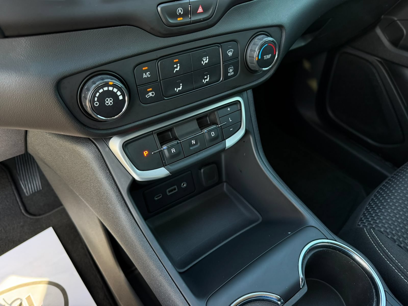 Used 2024 GMC Terrain SLE FWD image 17