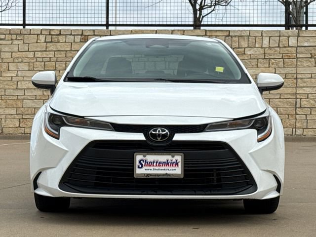 Used 2024 Toyota Corolla LE image 2