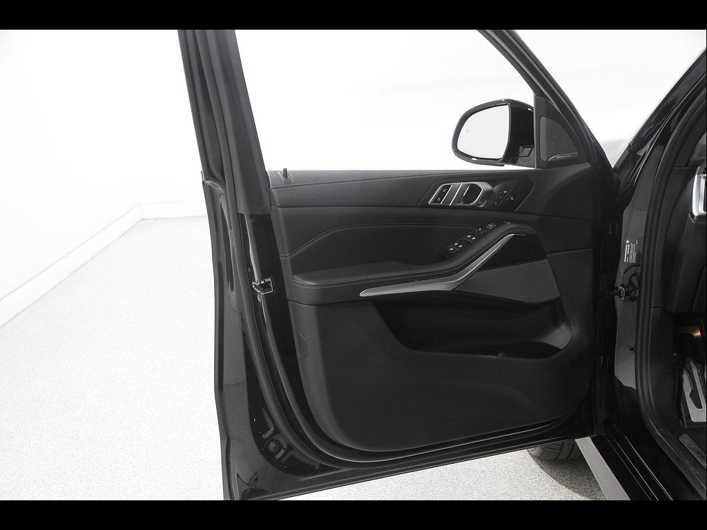 Used 2024 BMW X5 xDrive40i w/ Executive Package AWD/4WD image 4