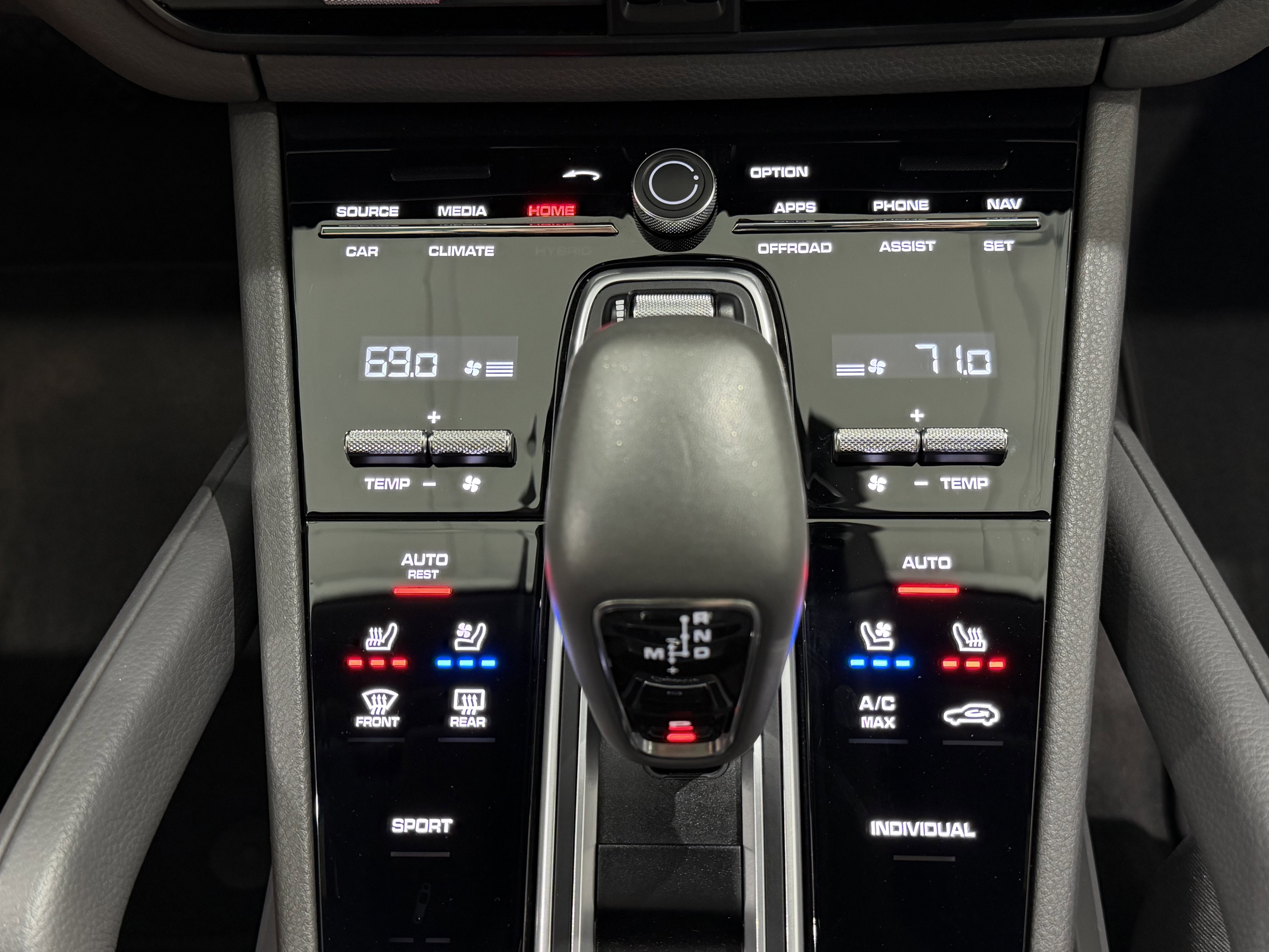 Certified 2023 Porsche Cayenne image 40