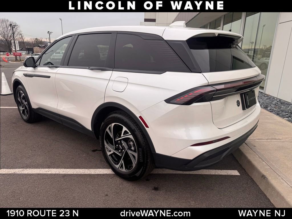 Used 2025 Lincoln Nautilus Premier w/ Equipment Group 102A image 3