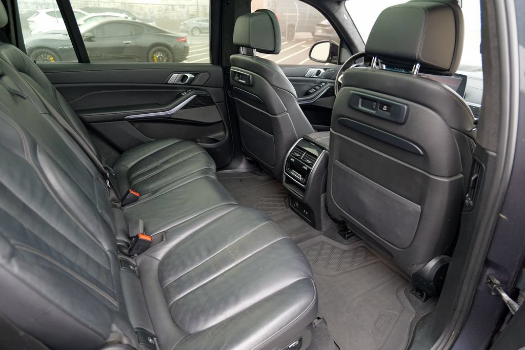 Used 2021 BMW X7 xDrive40i w/ M Sport Package AWD/4WD image 33