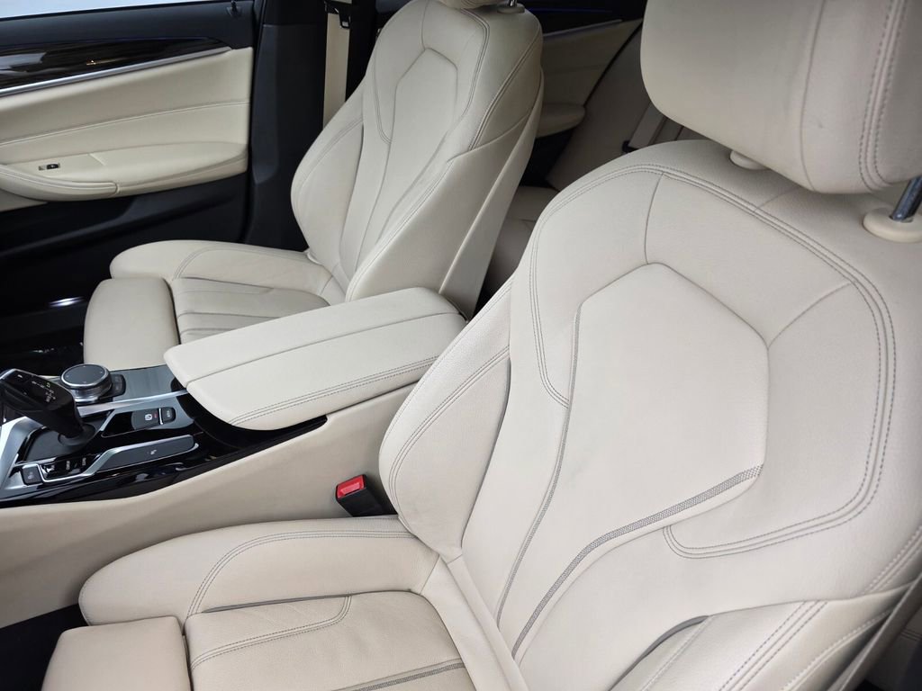 Used 2019 BMW 530i w/ Convenience Package RWD image 11