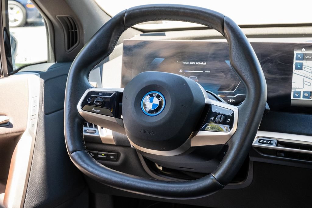 Used 2023 BMW iX xDrive50 w/ Sport Package AWD/4WD image 27