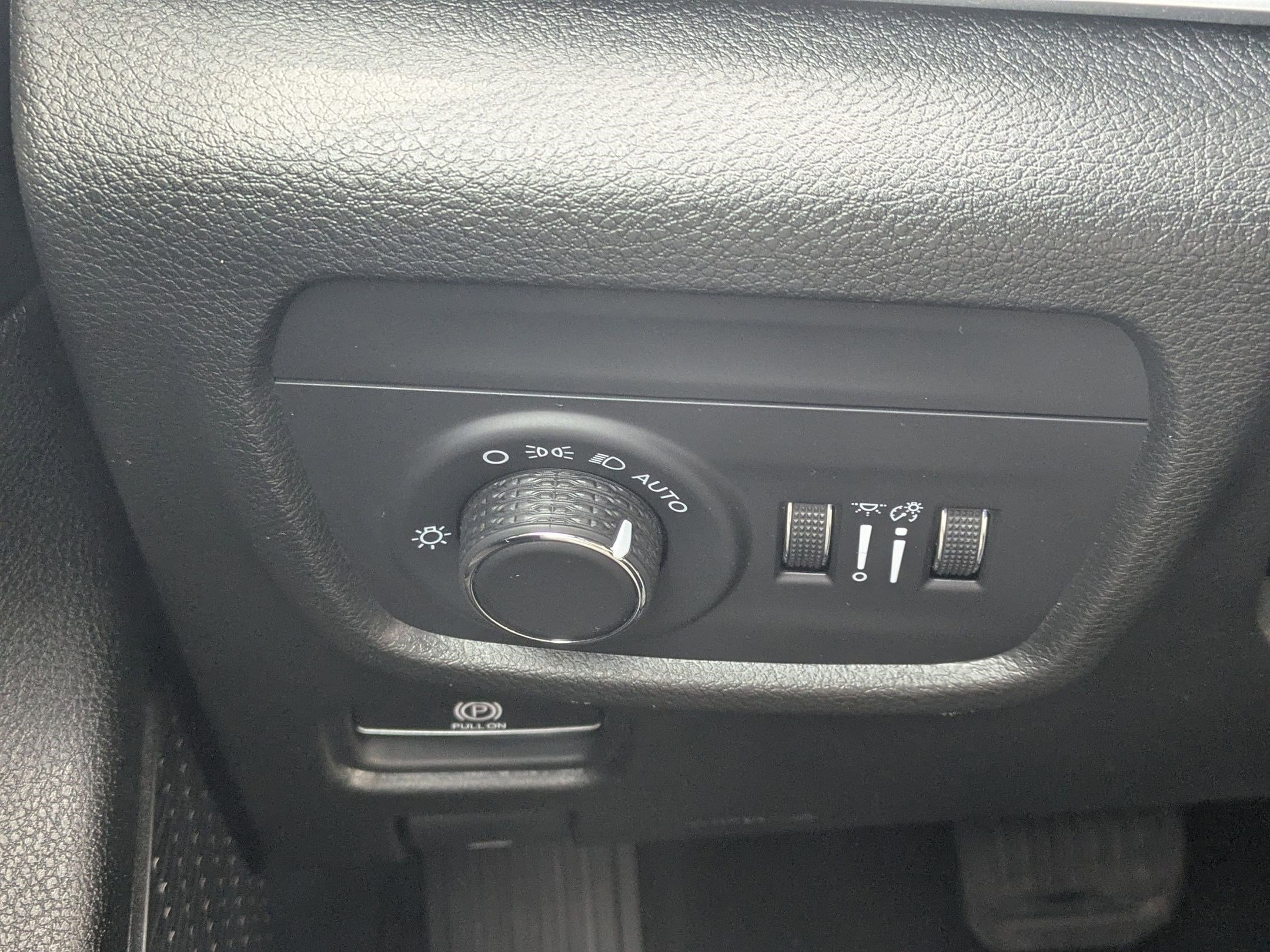 Used 2025 Jeep Grand Cherokee Altitude image 16