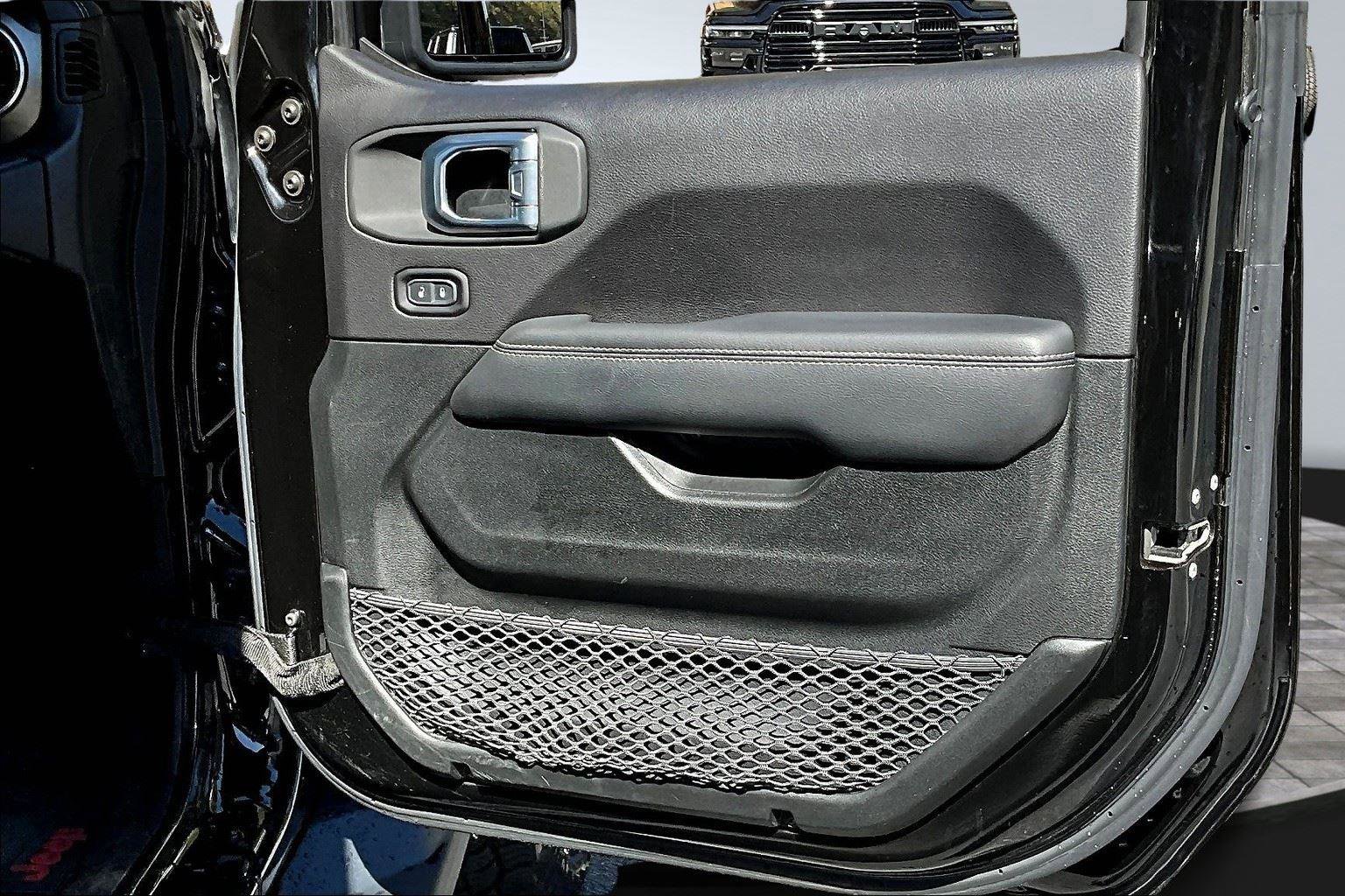 Used 2020 Jeep Gladiator Rubicon image 25