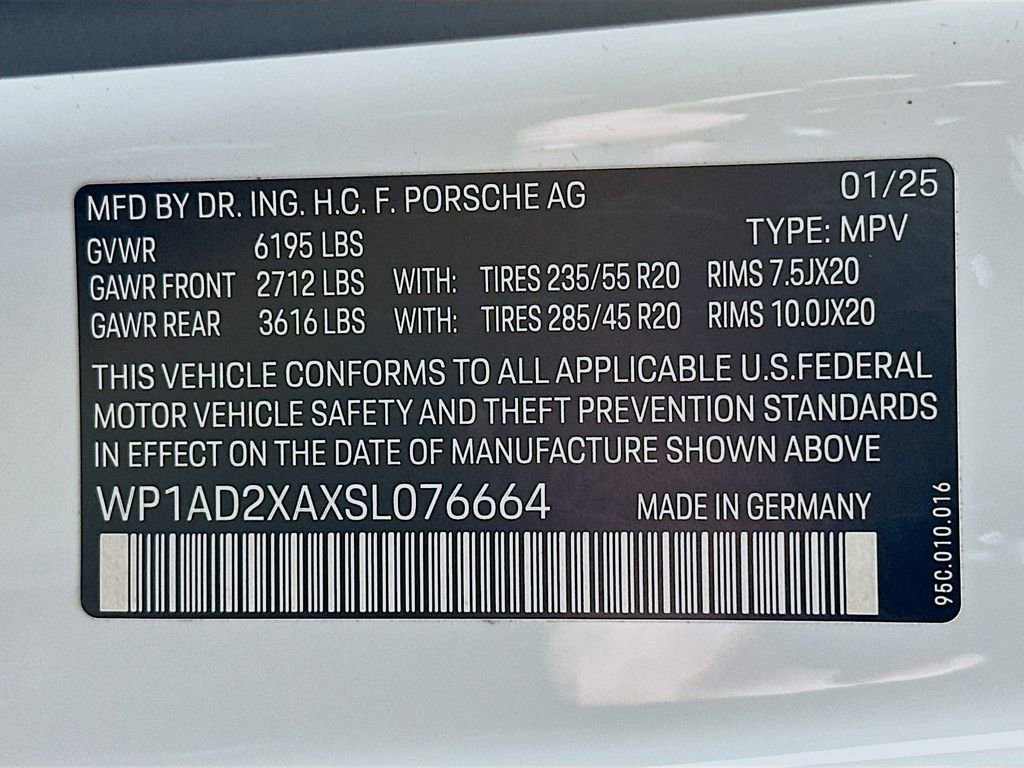 Certified 2025 Porsche Macan Electric image 35