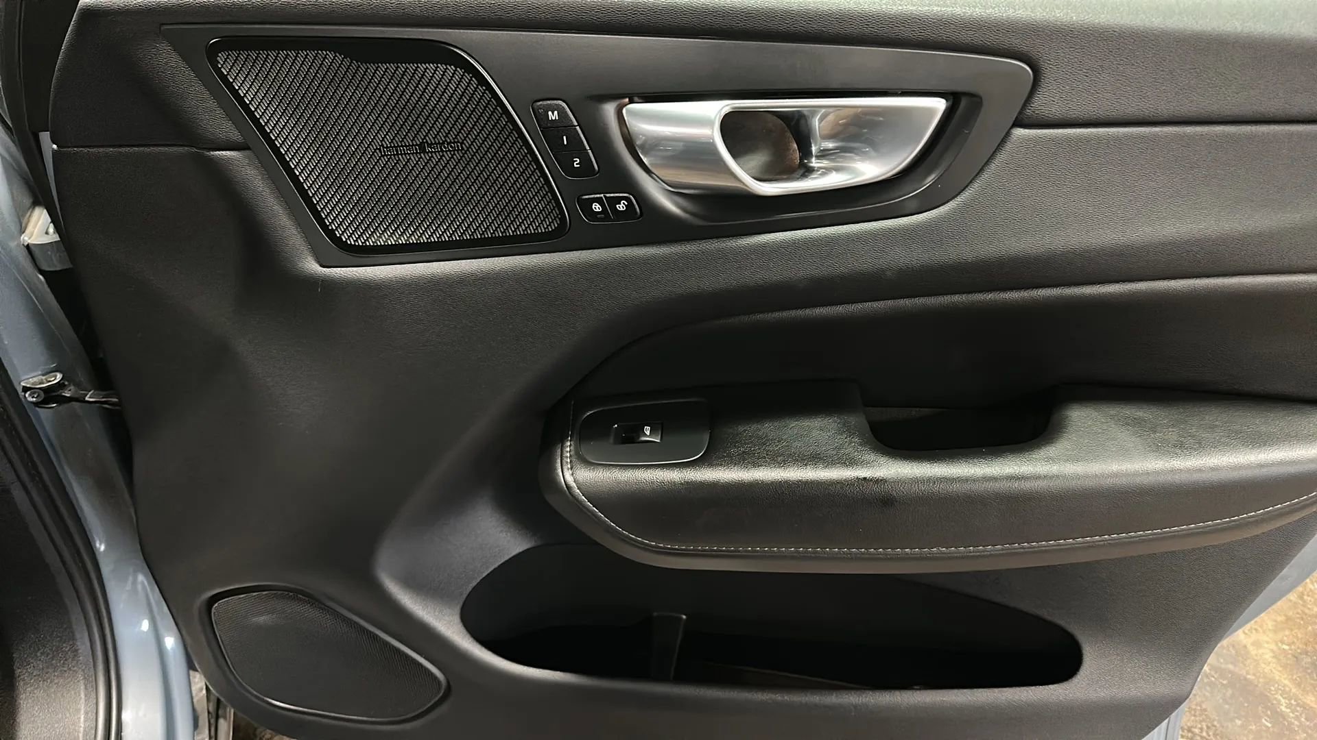 Used 2022 Volvo XC60 T8 Inscription w/ Advanced Package image 18