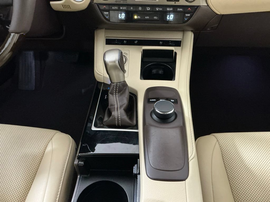 Used 2016 Lexus ES 350 w/ Premium Package w/Wood Trim FWD image 12