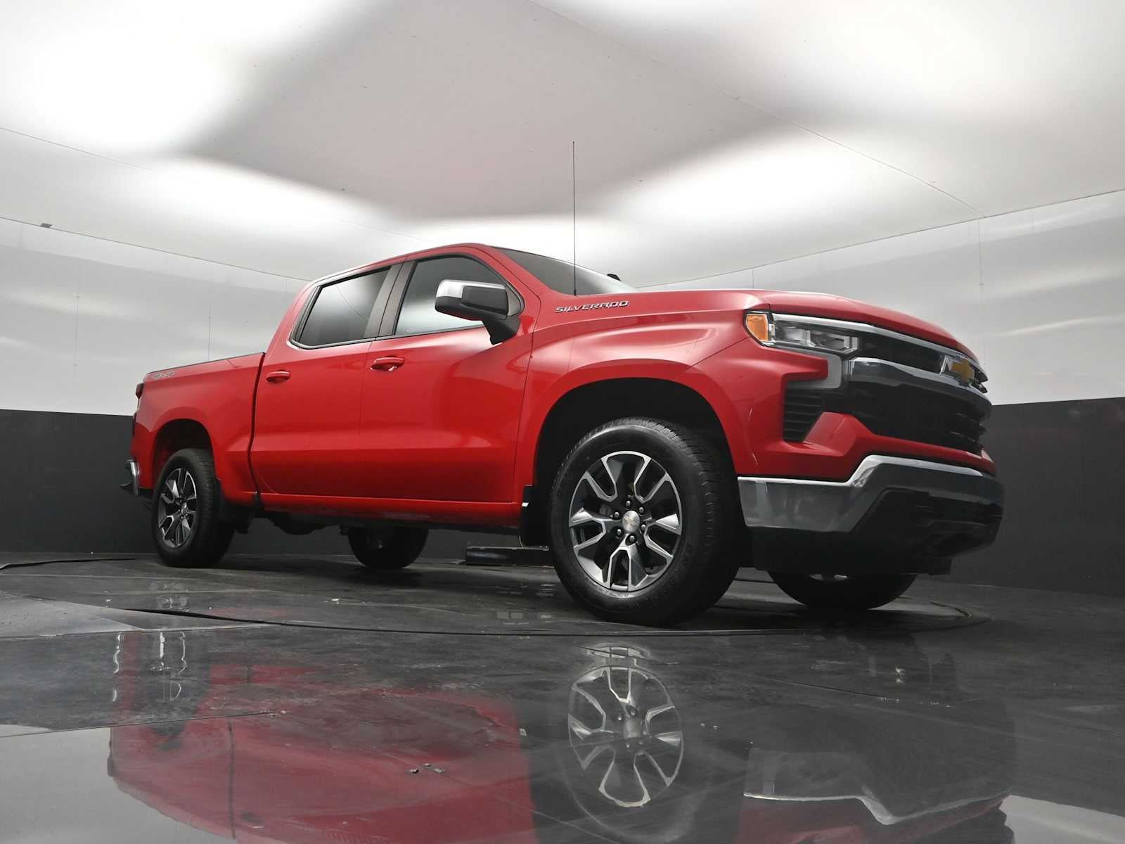 Used 2023 Chevrolet Silverado 1500 LT AWD/4WD image 18