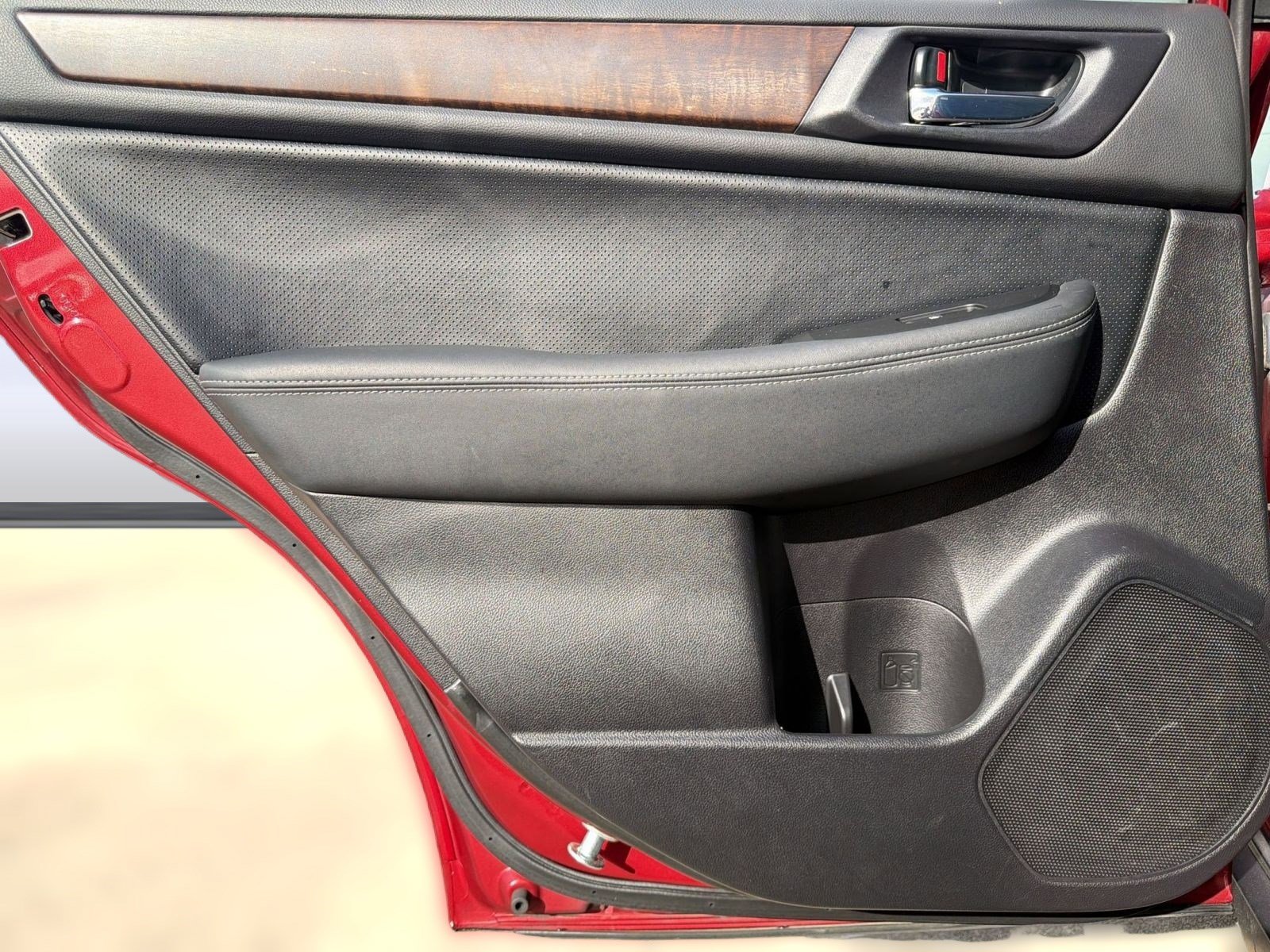 Used 2016 Subaru Outback 3.6R Limited AWD/4WD image 25