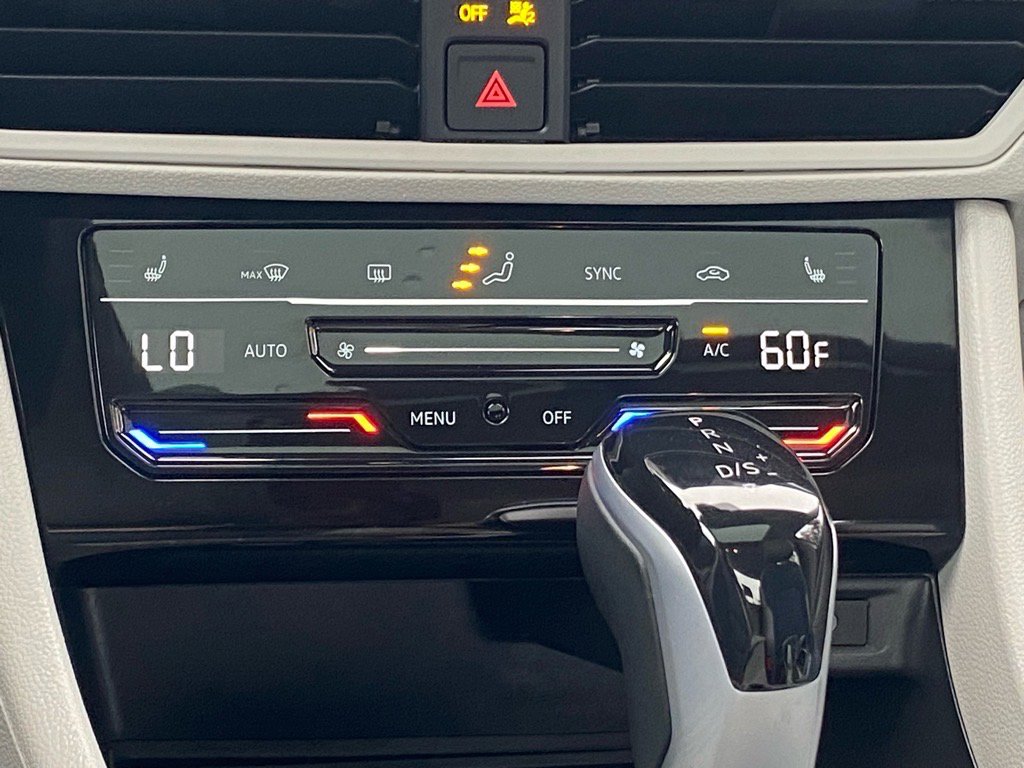 Certified 2025 Volkswagen Jetta SE image 8