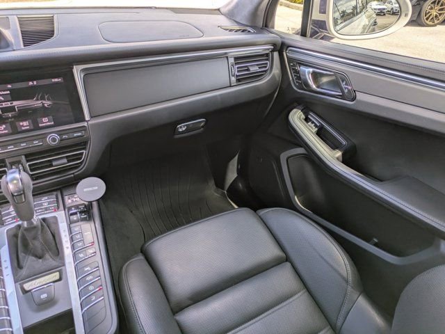 Used 2020 Porsche Macan Turbo image 18